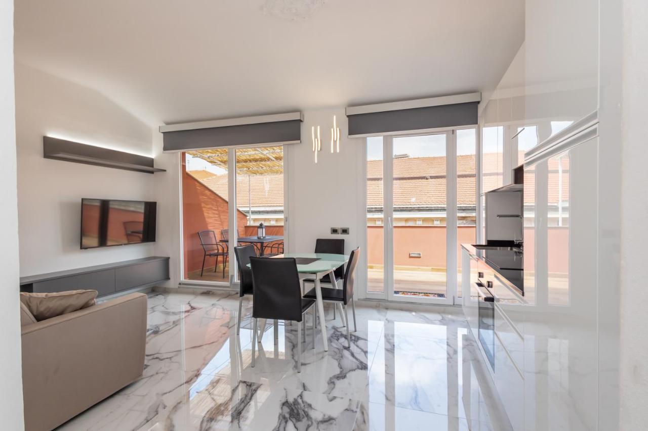 Casa Vacanza " La Rosa " Imperia Liguria Exterior foto