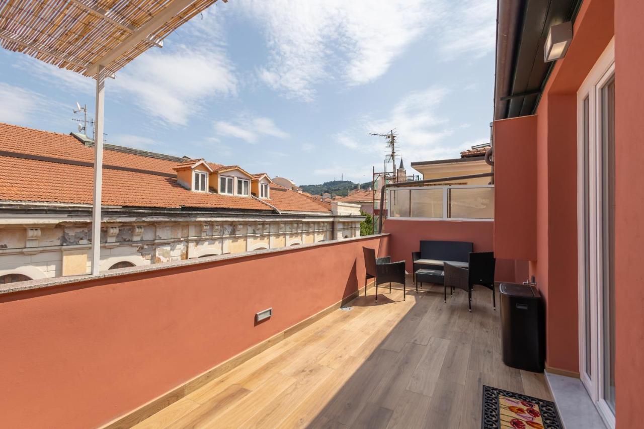 Casa Vacanza " La Rosa " Imperia Liguria Exterior foto