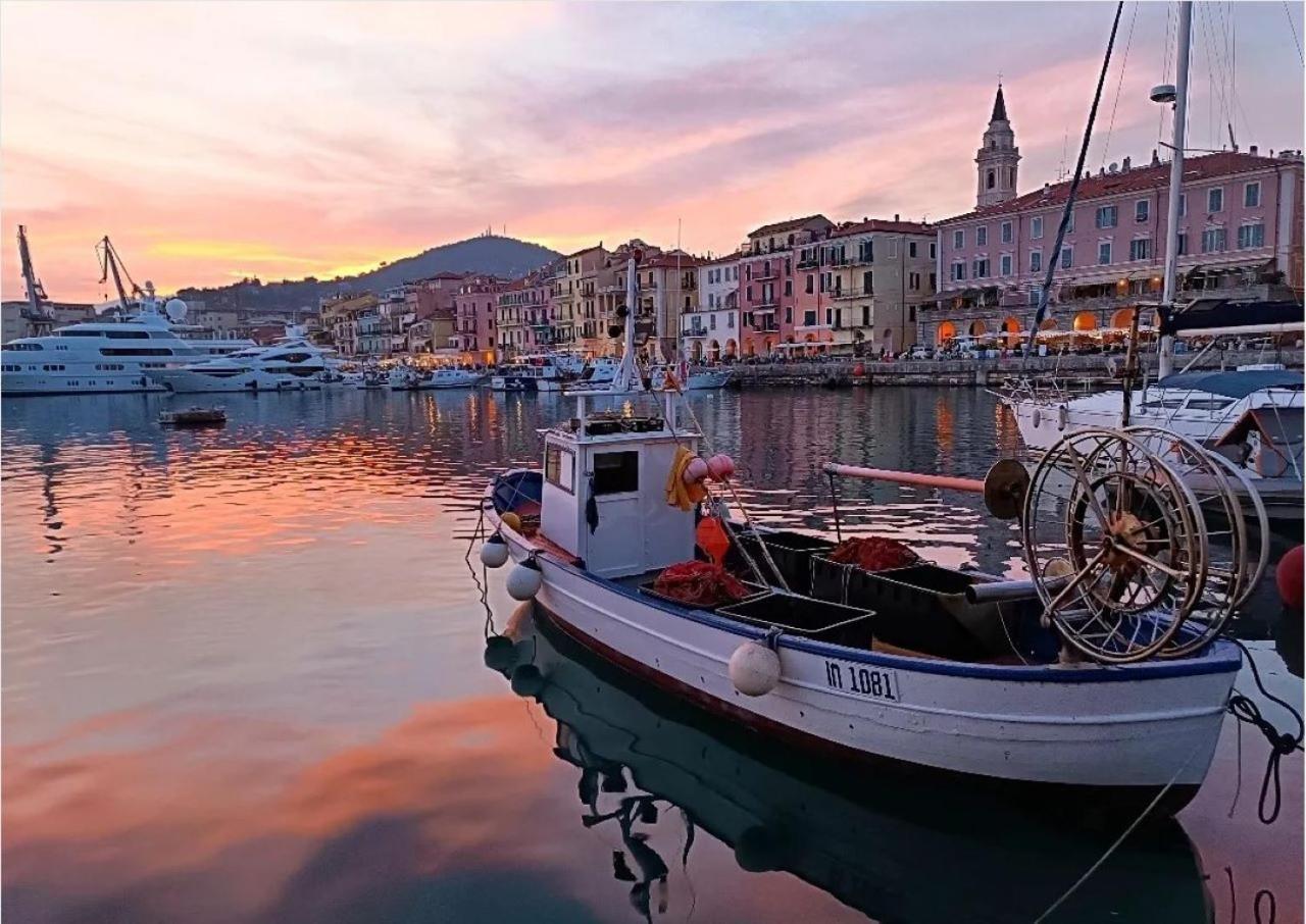 Casa Vacanza " La Rosa " Imperia Liguria Exterior foto